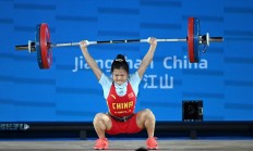 开云体育下载:举重亚锦赛：赵金红包揽女子45公斤级三项冠军 打破抓举世界纪录